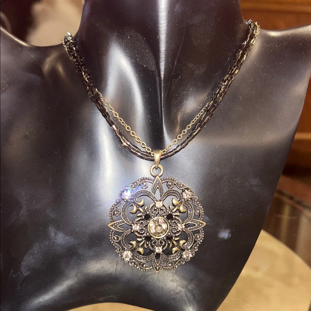 Cookie Lee Black and Gold Pendant Necklace